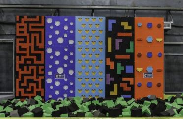 Leo tường nghệ thuật trong nhà